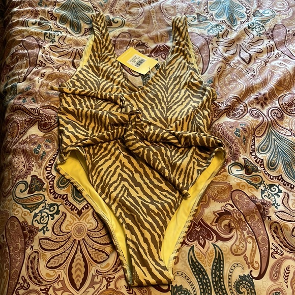 NWT charlie holiday Effie print one piece swimsuit - Picture 5 of 8